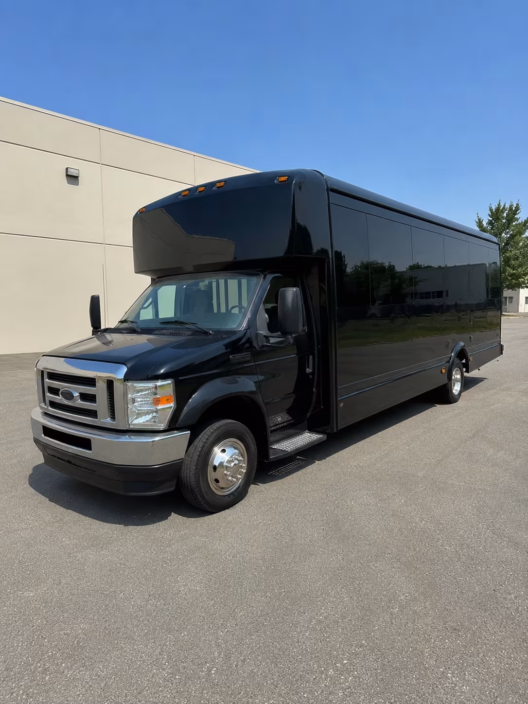 Salt Lake City Birthday, Sweet 16, & Quinceañera Transportation party bus exterior